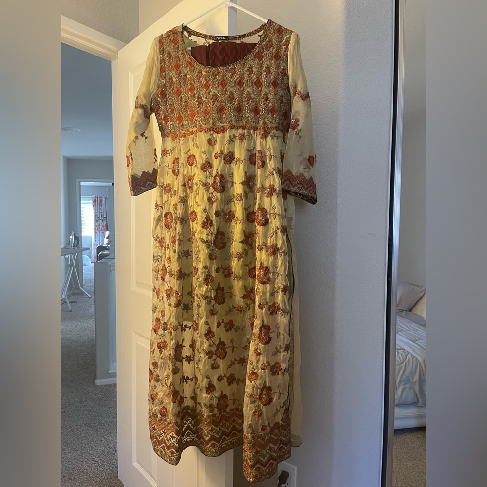 Nakoosh 3 piece Pakistani suit